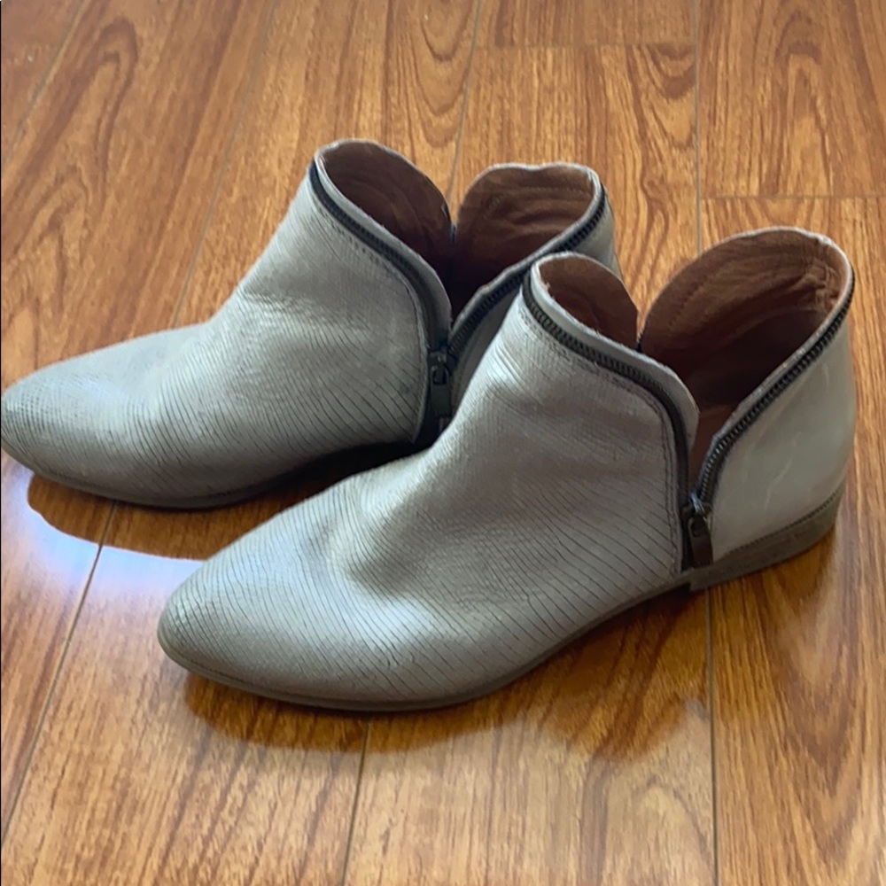 Textured booties